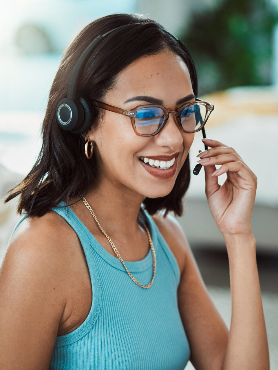 call-centre-customer-service-and-agent-with-compu-2025-04-05-14-05-17-utc